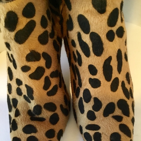BCBG Leopard Print boots - Picture 5 of 8
